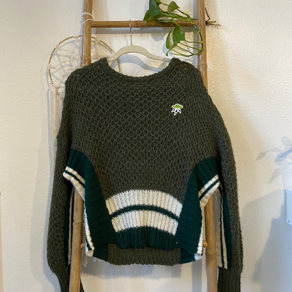 HAPPINESS THE BRAND OLIVE GREEN SWEATER SIZE S